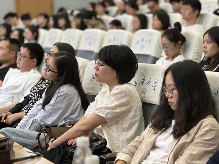 川椒种业董事长陈炳金在西华大学演讲